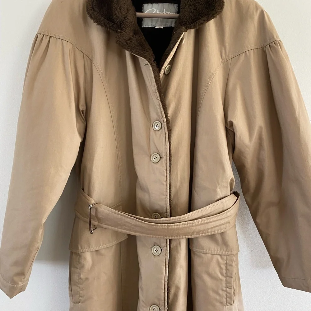 Vintage Tan Trench Coat with Belted Waist and Long Sleeves - Made in Canada - Picture 8 of 10